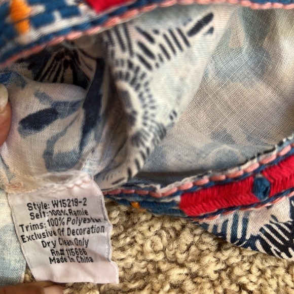 NWT! JOHNNY WAS Size XL white with blue multi peasant blouse with front tie - Picture 14 of 14